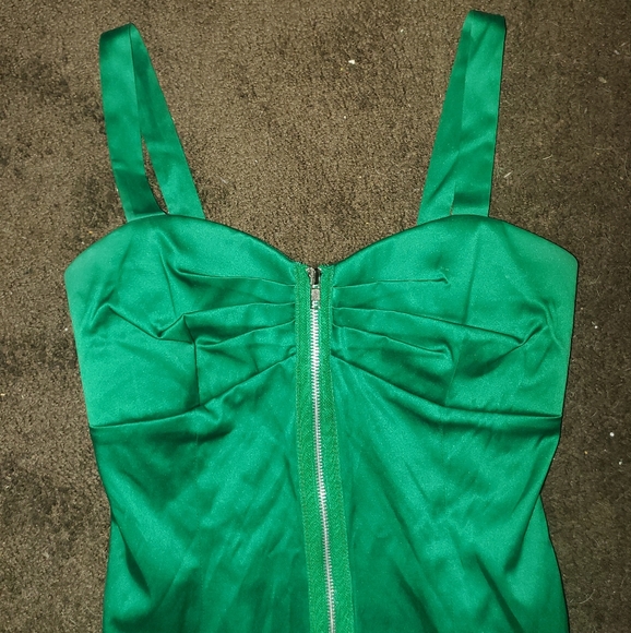 Elegant Green Dress with Zipper - Picture 2 of 2